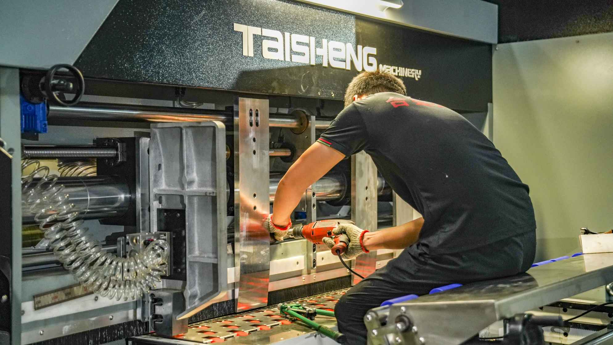Una fábrica utilizó tres máquinas de cartón TAISHENG al mismo tiempo.